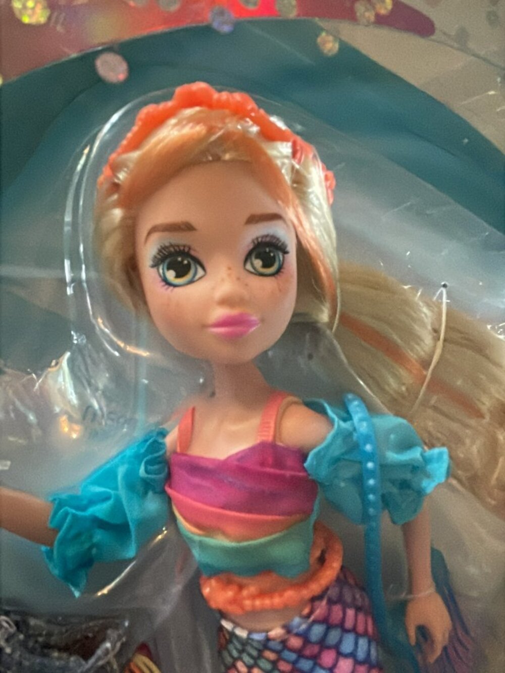 Mermaid High Doll Deluxe Finly & Accessories with Removable Tail -  Long Hair